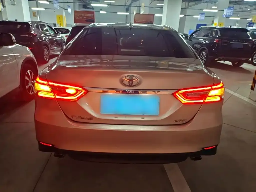 Toyota Camry — фото 9
