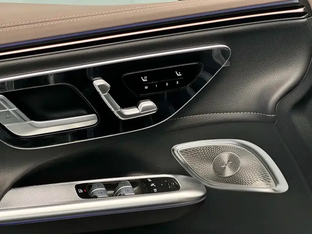 Mercedes-Benz EQE SUV — фото 9