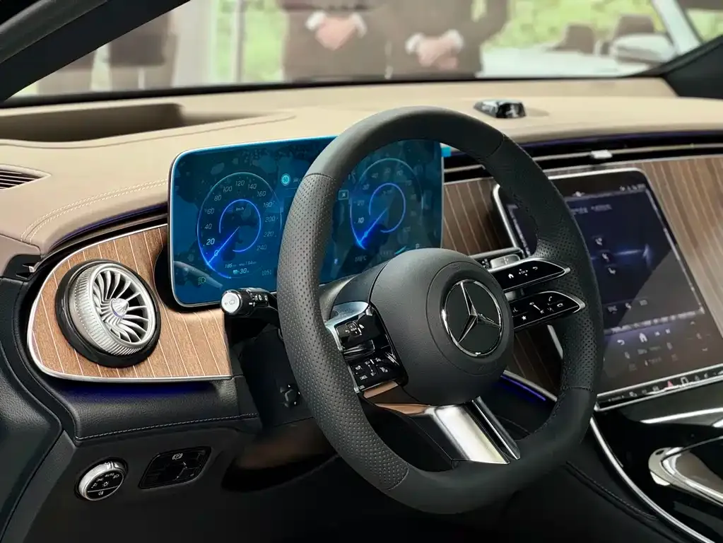 Mercedes-Benz EQE SUV — фото 8