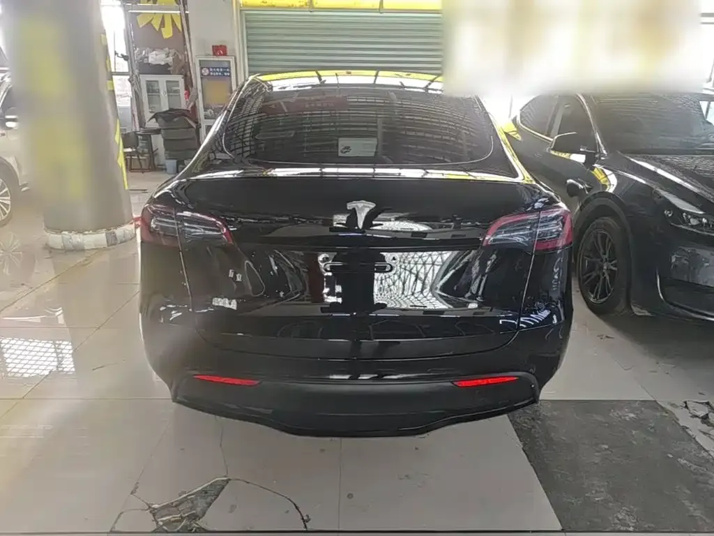 Tesla Model Y — фото 6