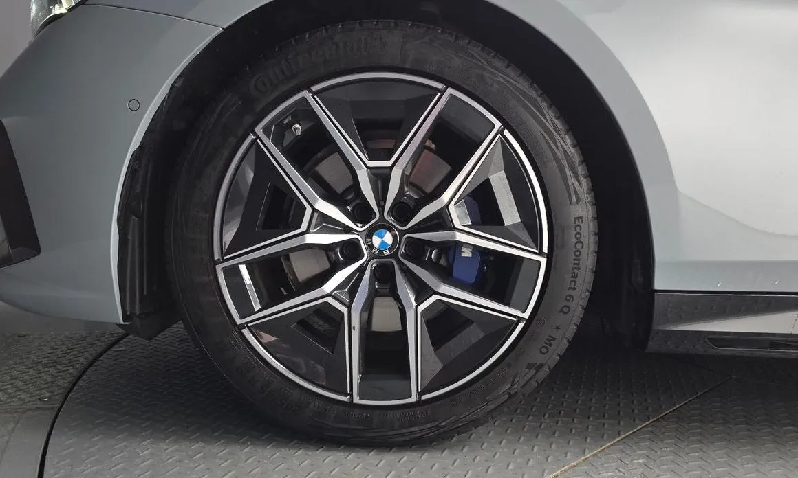 BMW 5-Series 2024 из KR, фото 4