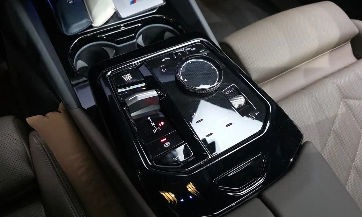 BMW 5-Series 2024 из KR, фото 8