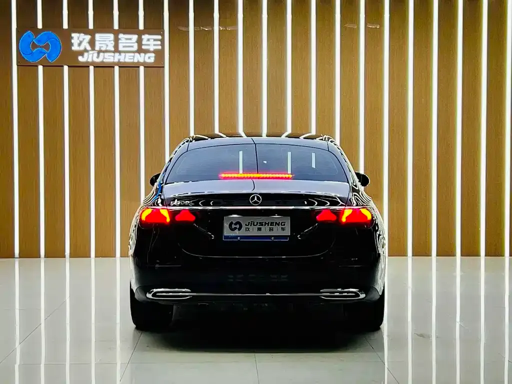 Mercedes-Benz E-Class — фото 4