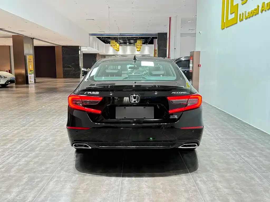 Honda Accord — фото 10