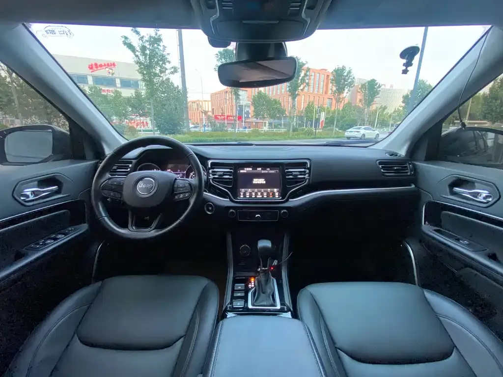 Jeep Grand Commander 2021 из CN, фото 9