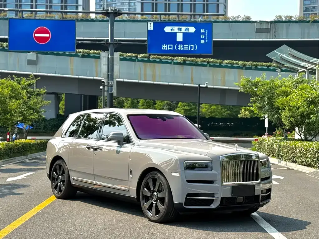 Rolls-Royce Cullinan — фото 9