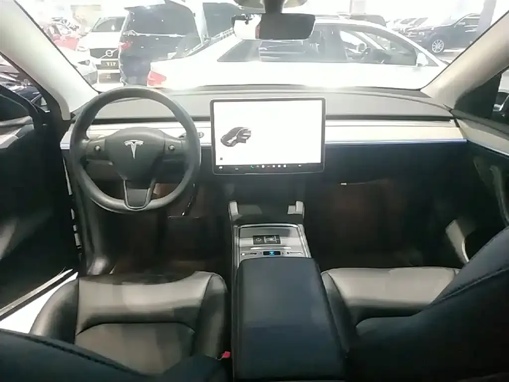 Tesla Model Y — фото 4