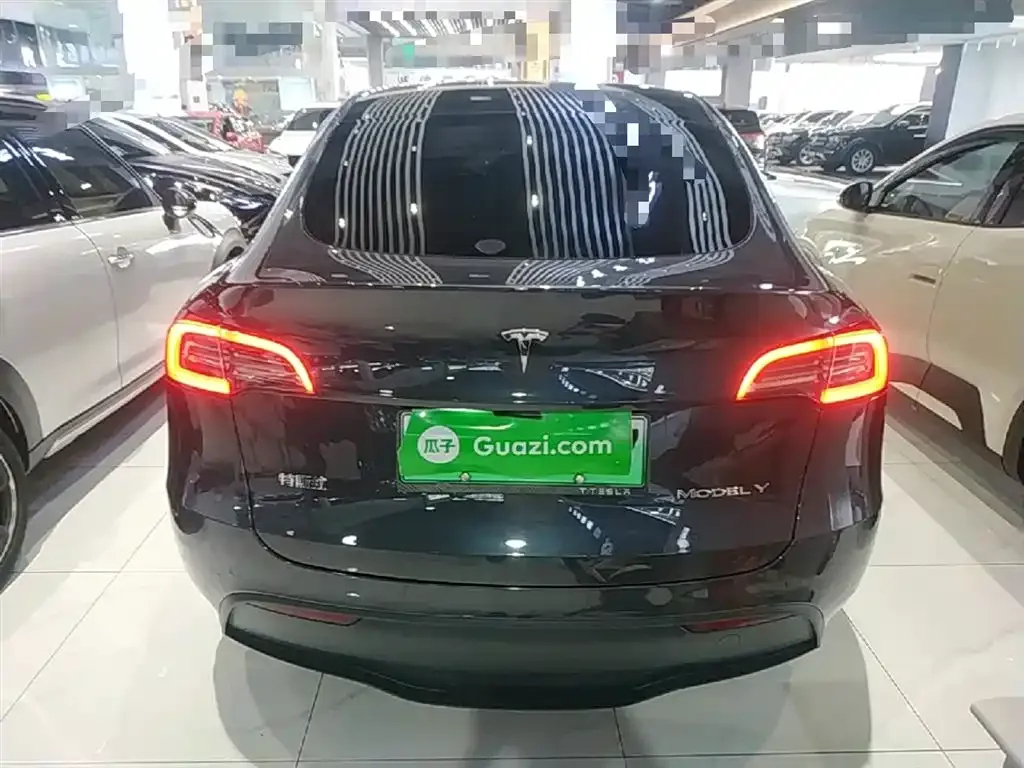 Tesla Model Y — фото 10