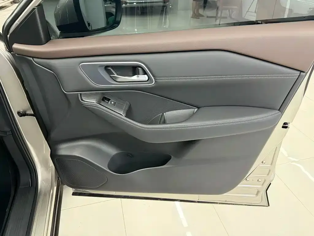 Nissan X-Trail — фото 2