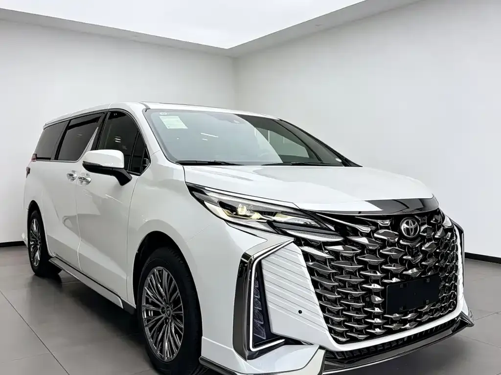 Toyota Granvia — фото 2