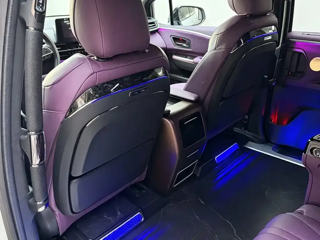 Toyota Granvia — фото 8