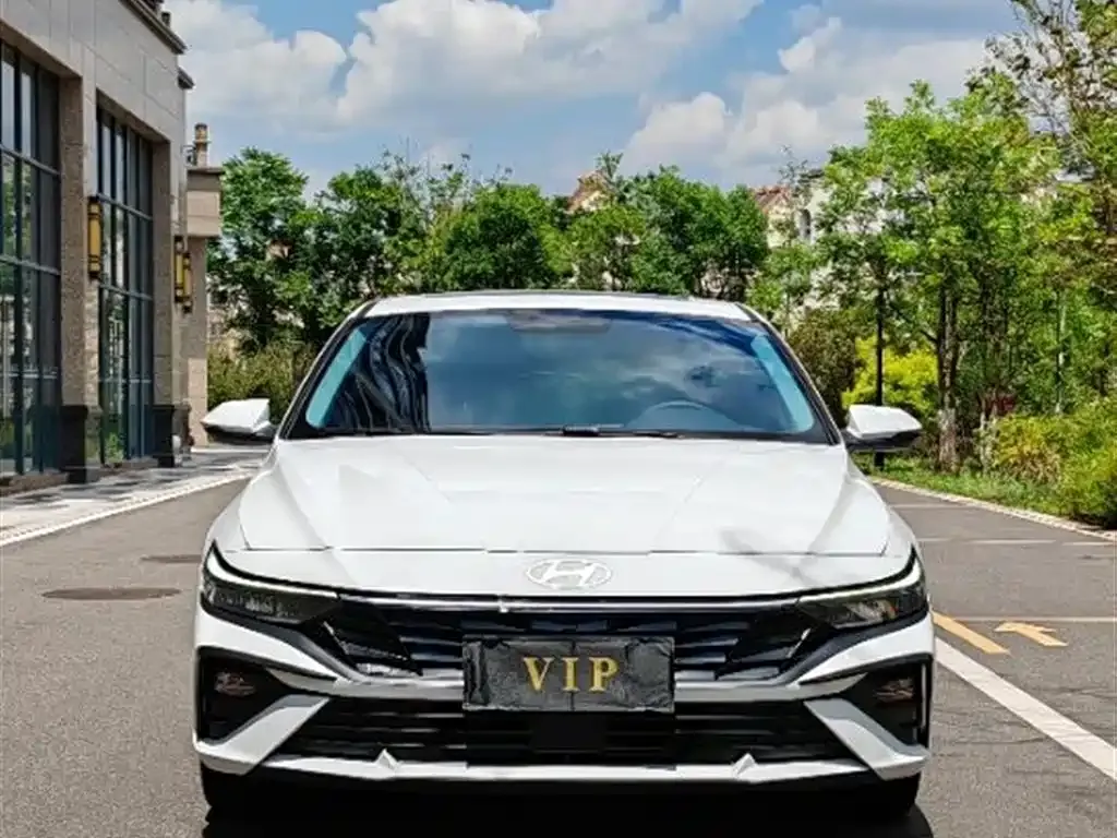 Hyundai Elantra — фото 2