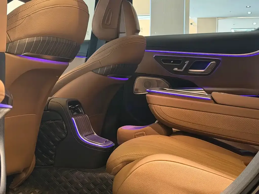 Mercedes-Benz E-Class — фото 10