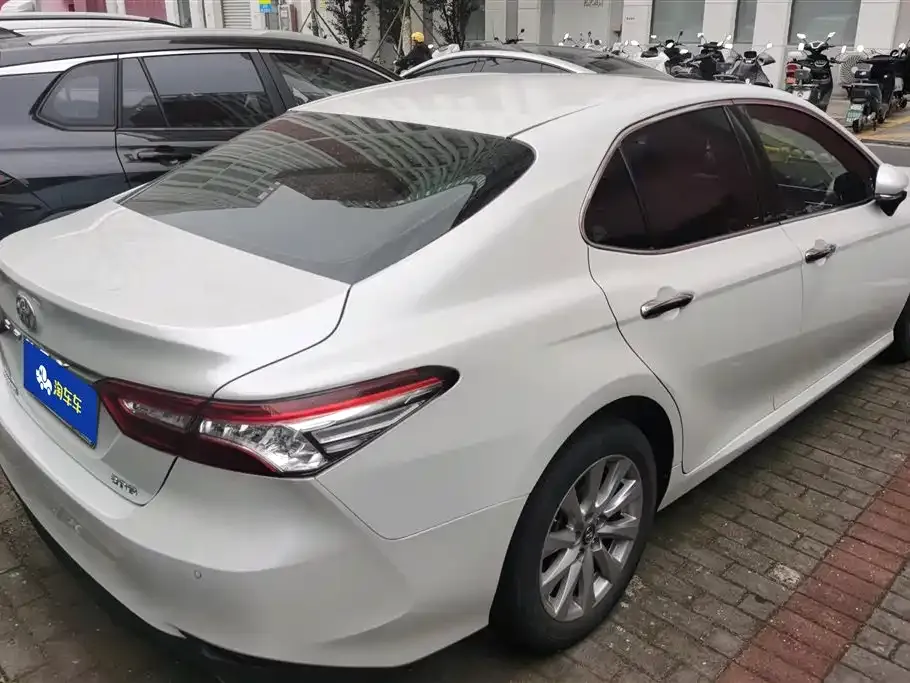Toyota Camry — фото 5