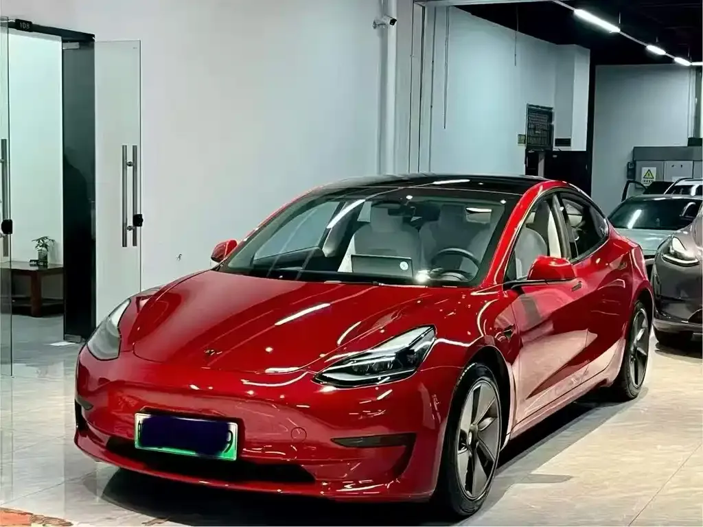 Tesla Model 3 — фото 1