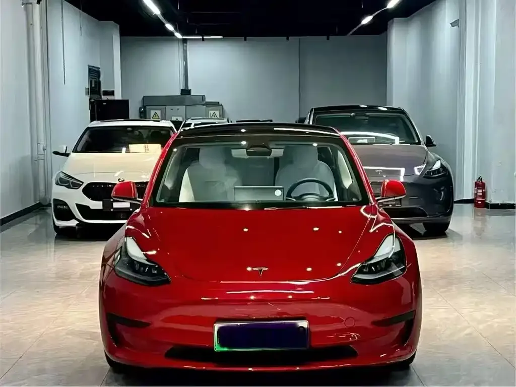 Tesla Model 3 — фото 4