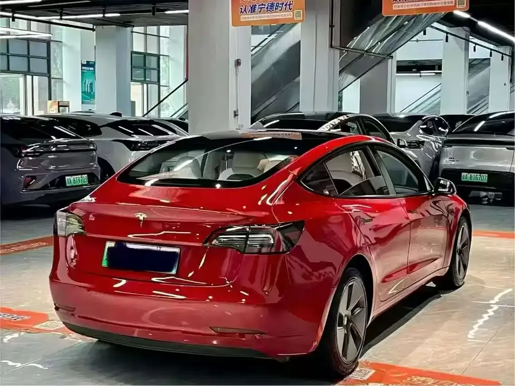 Tesla Model 3 — фото 9