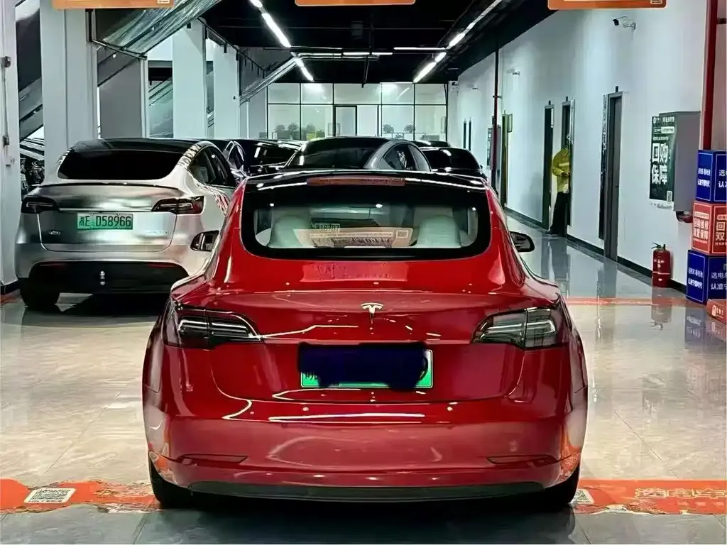 Tesla Model 3 — фото 7