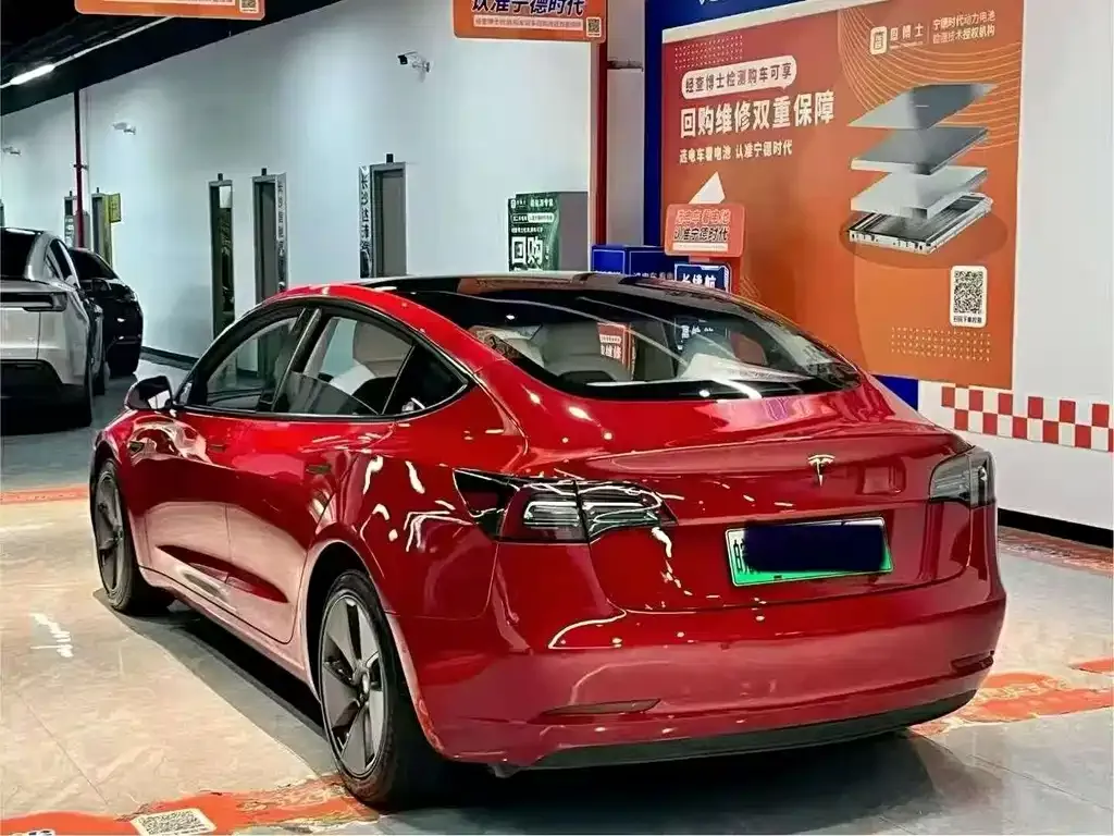 Tesla Model 3 — фото 8