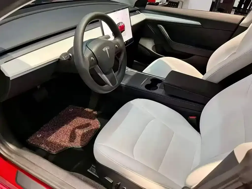 Tesla Model 3 — фото 3