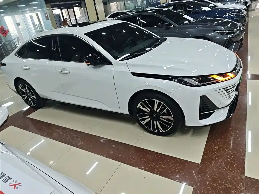 Changan Eado — фото 10