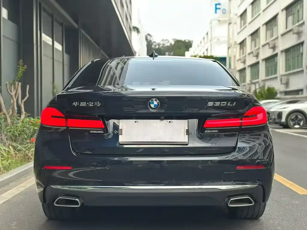BMW 5 Series — фото 5