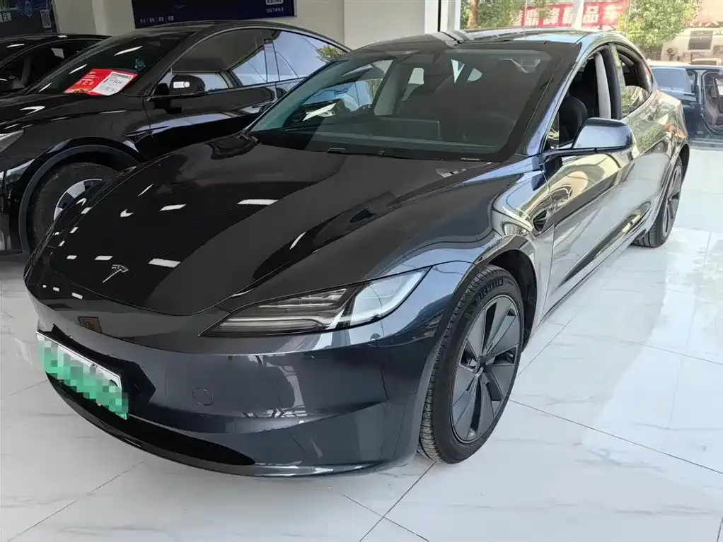 Tesla Model 3 — фото 1