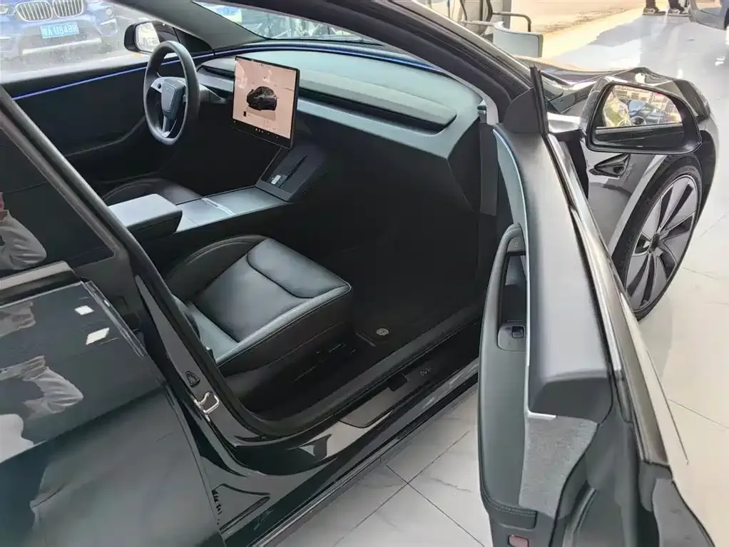 Tesla Model 3 — фото 9