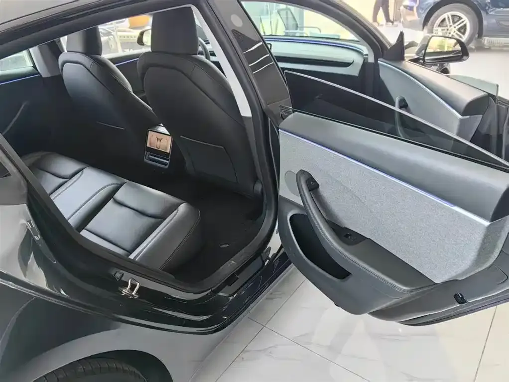 Tesla Model 3 — фото 3