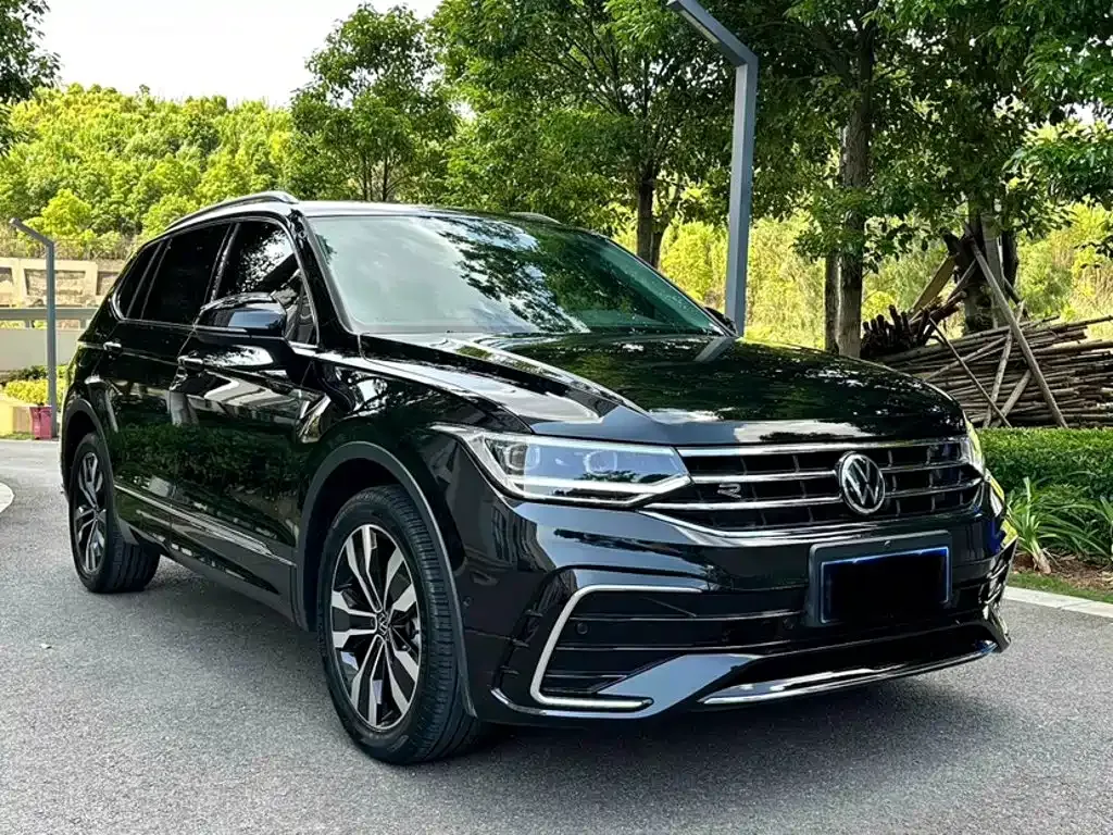 Volkswagen Tiguan L — фото 10
