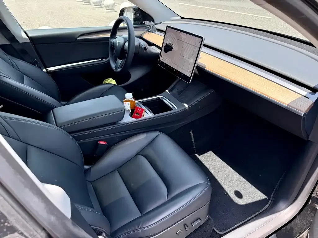 Tesla Model Y — фото 6