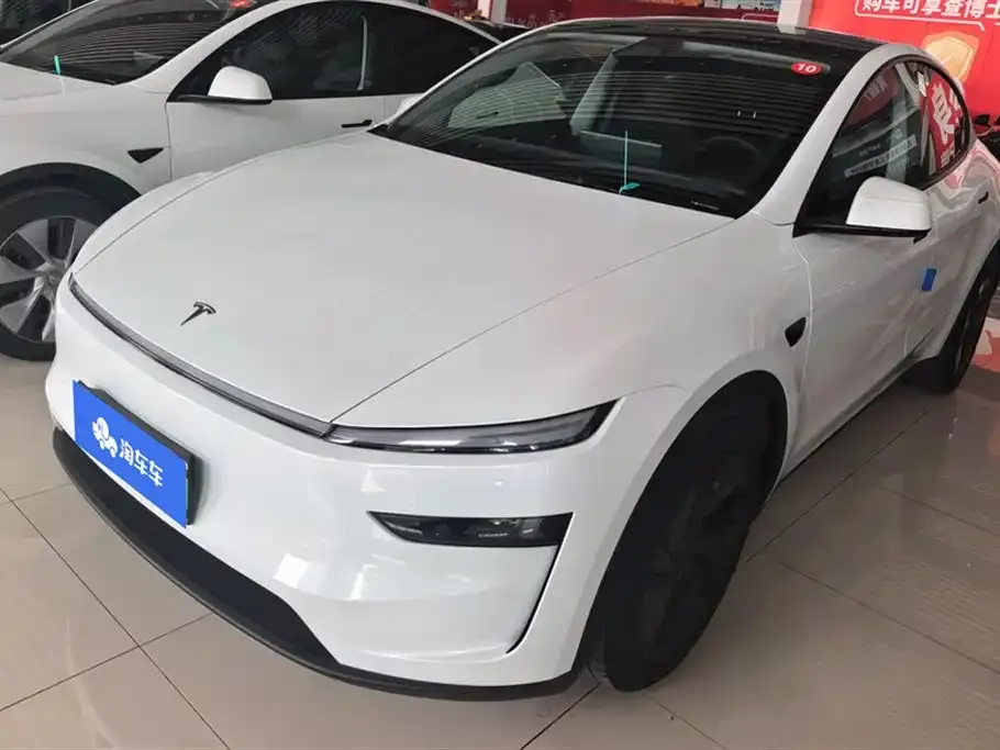 Tesla Model Y — фото 1