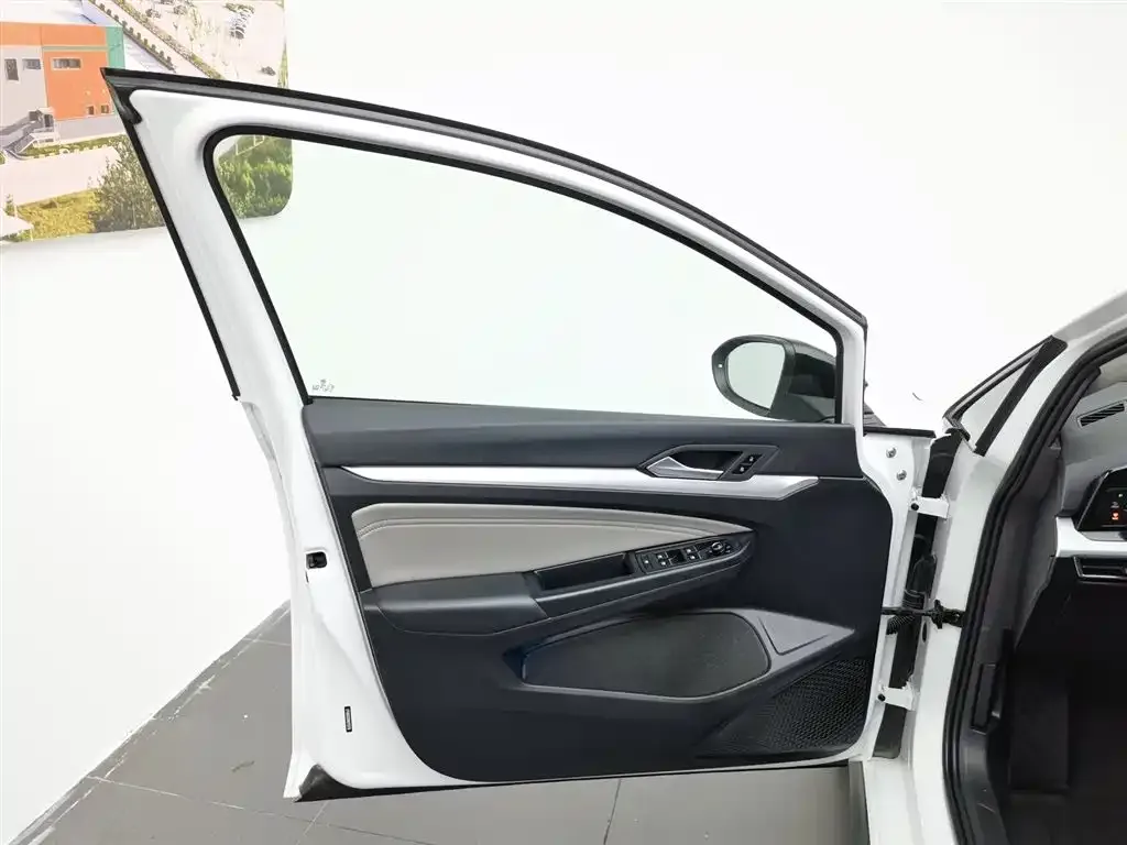 Volkswagen Golf 2021 из CN, фото 4