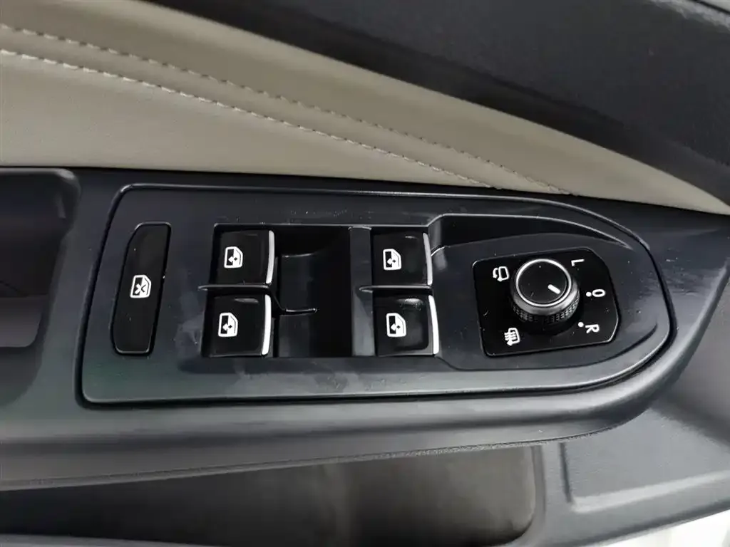Volkswagen Golf 2021 из CN, фото 3