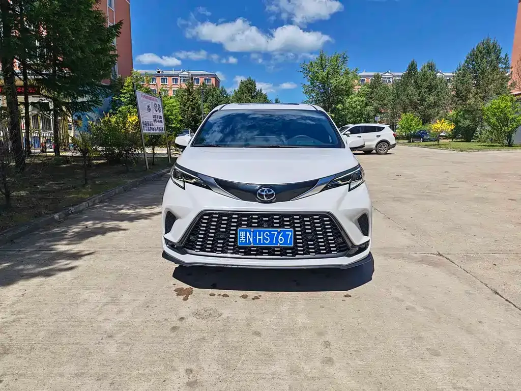 Toyota Granvia — фото 10