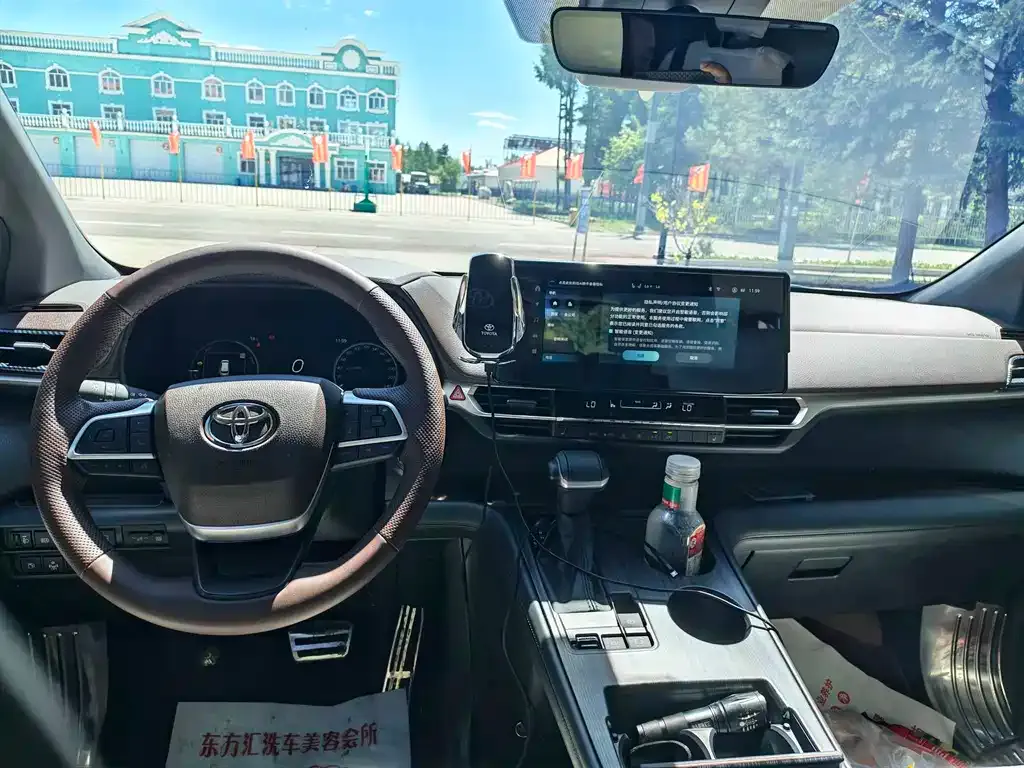 Toyota Granvia — фото 6