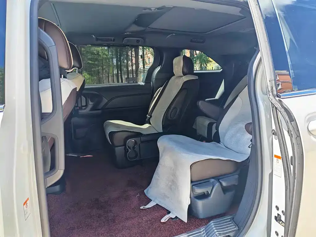 Toyota Granvia — фото 4