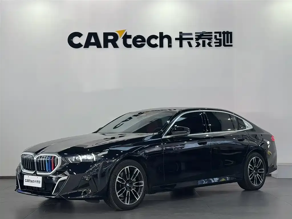 BMW 5 Series — фото 1