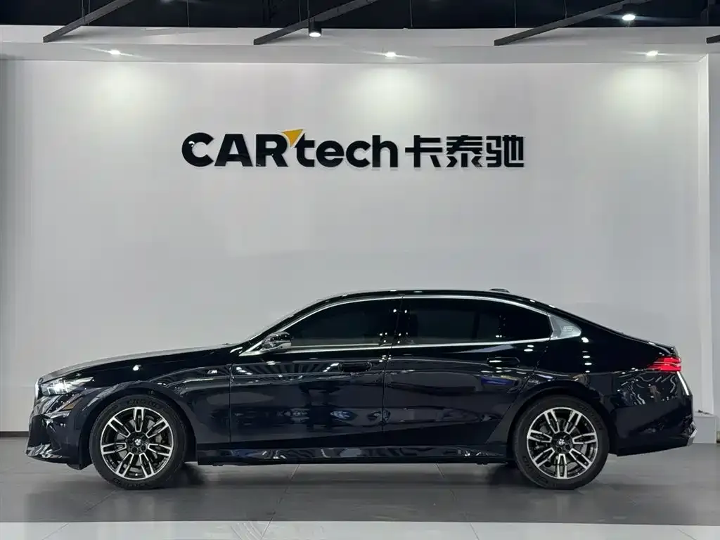 BMW 5 Series — фото 2