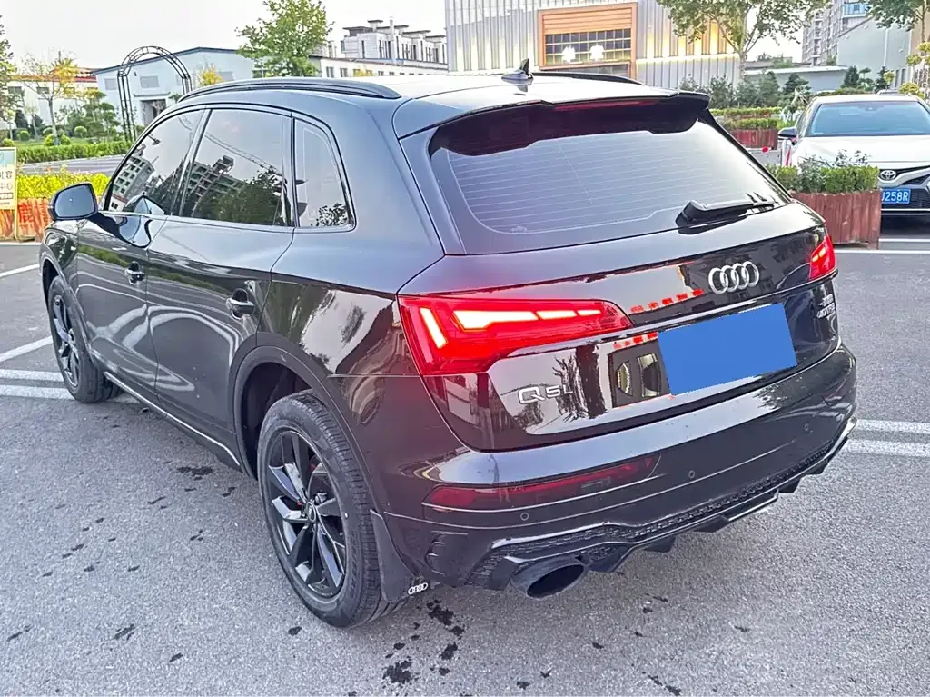 Audi Q5L — фото 10