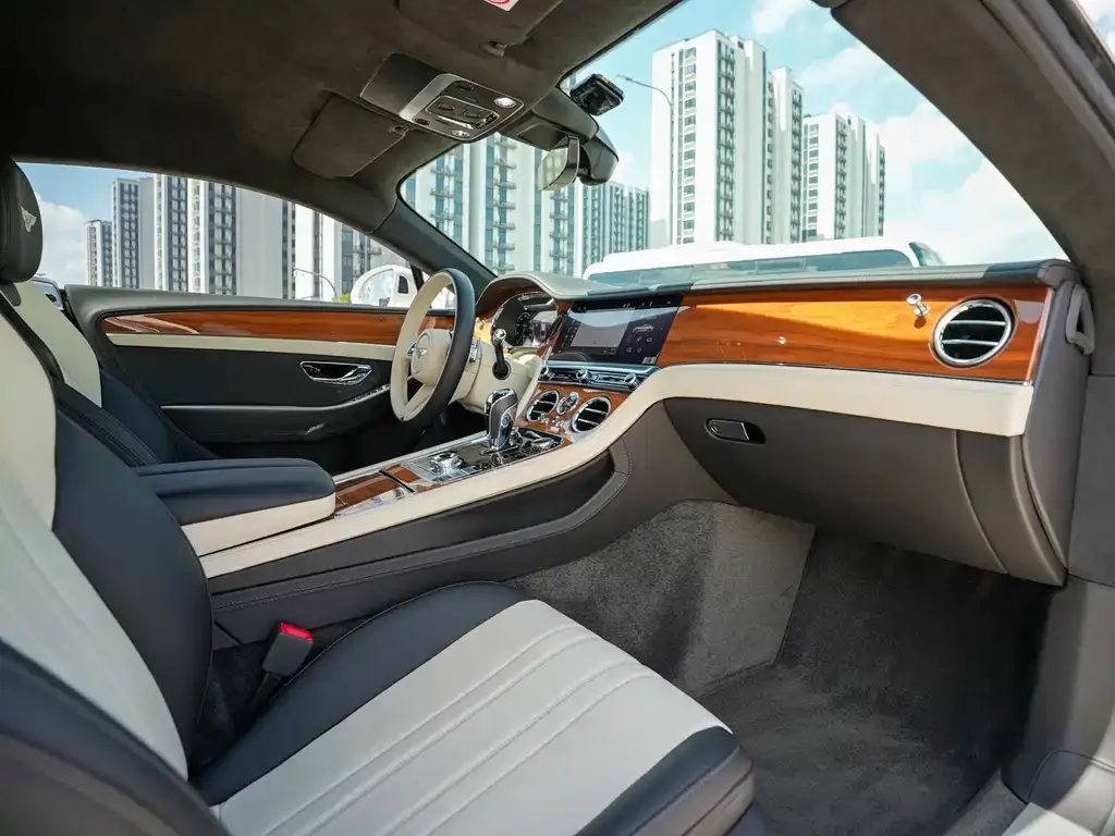 Bentley Continental 2021 из CN, фото 7