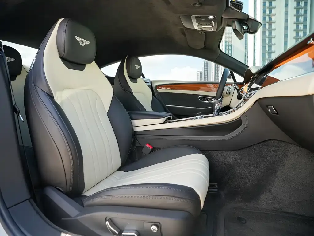 Bentley Continental 2021 из CN, фото 3