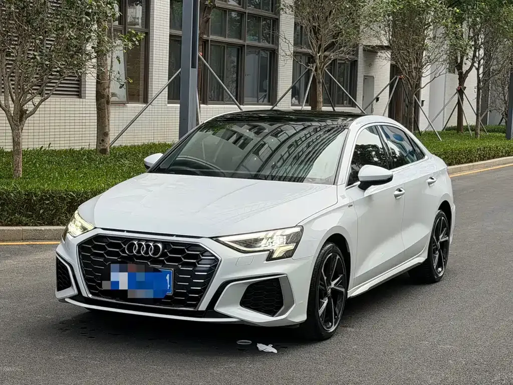 Audi A3 — фото 1