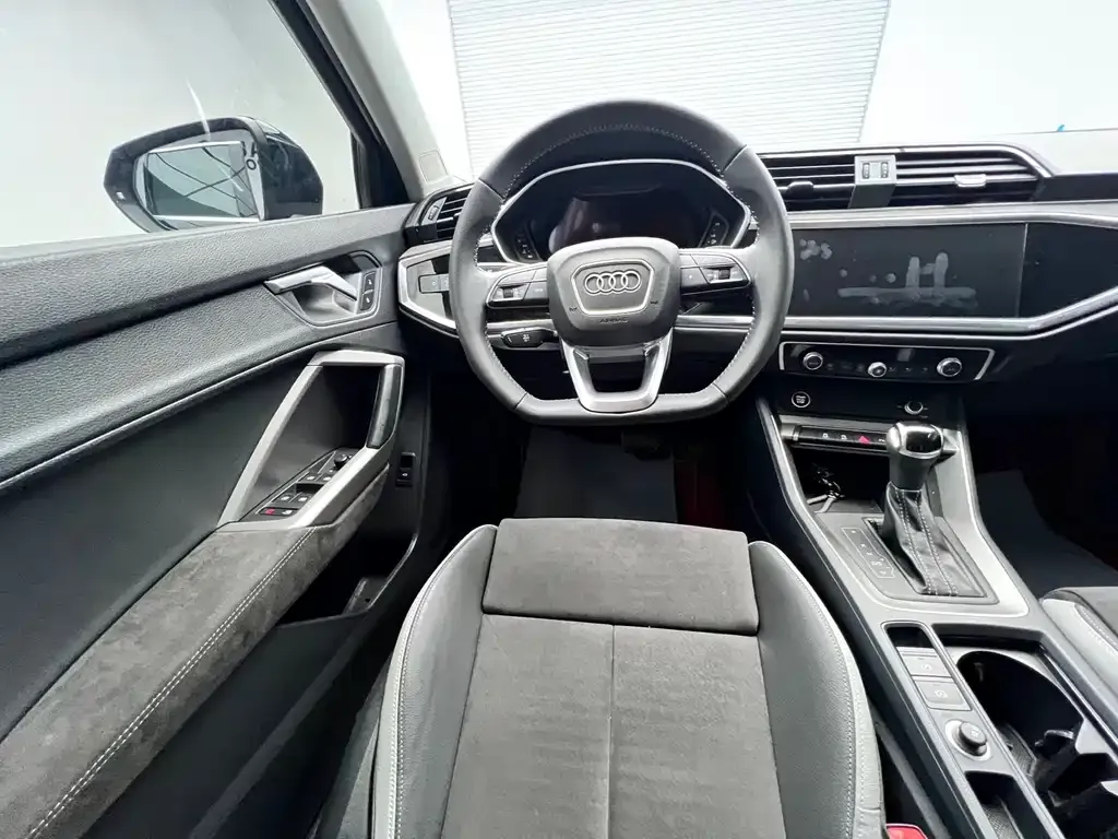 Audi Q3 — фото 10