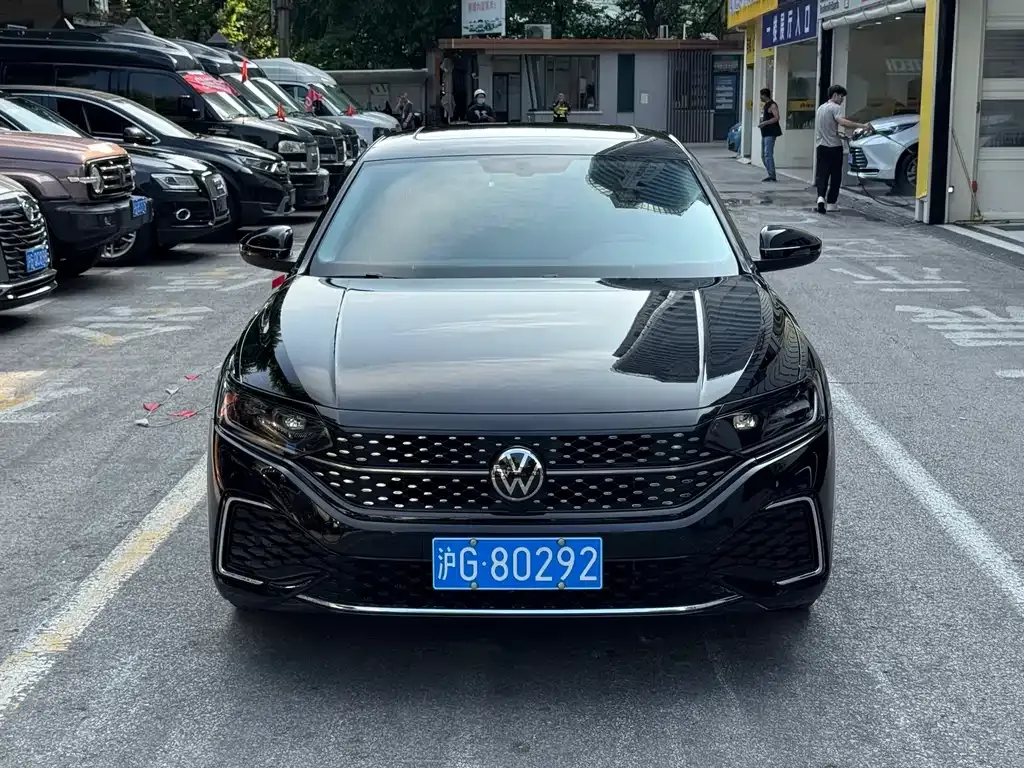 Volkswagen Passat — фото 1