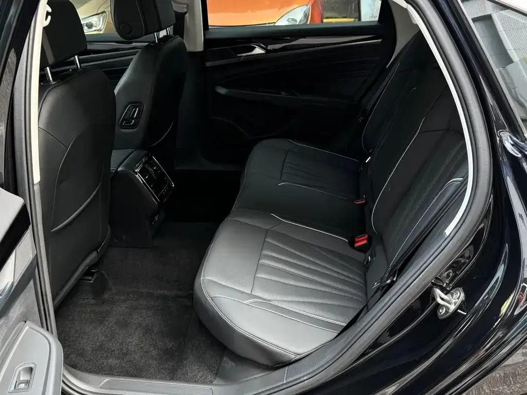 Volkswagen Passat — фото 7