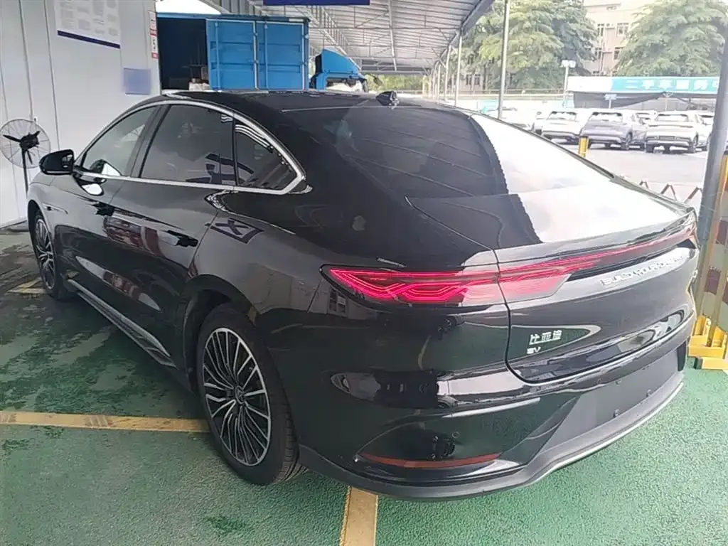 BYD Han — фото 10