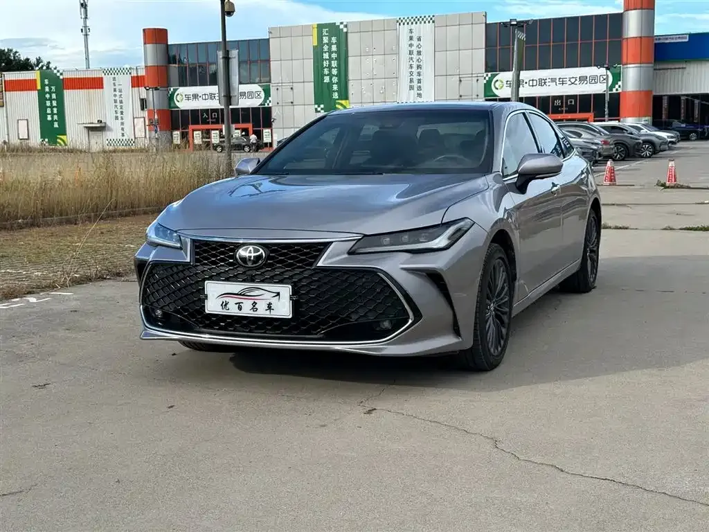 Toyota Avalon — фото 1