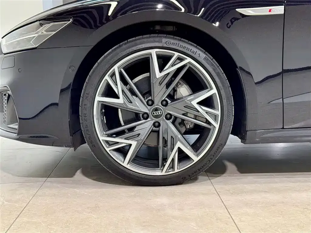 Audi A7L — фото 7