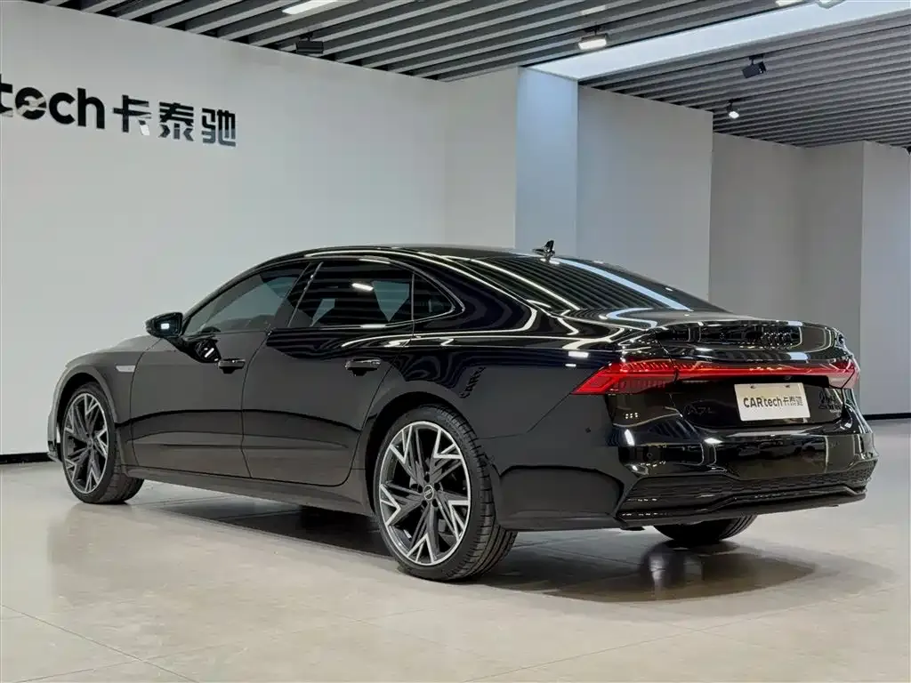 Audi A7L — фото 9